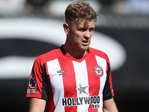 Brentford Tolak Lepas Nathan Collins ke Liverpool